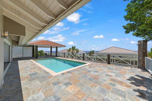 Blue Bay BB-39 – Spacious Villa with Pool and Sea View