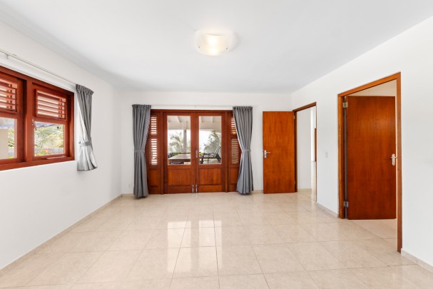 Blue Bay BL-19 – Spacious Villa on Golf Course