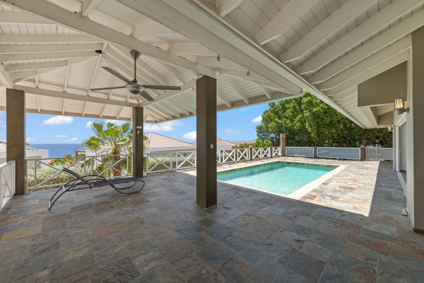 Blue Bay BB-39 – Spacious Villa with Pool and Sea View
