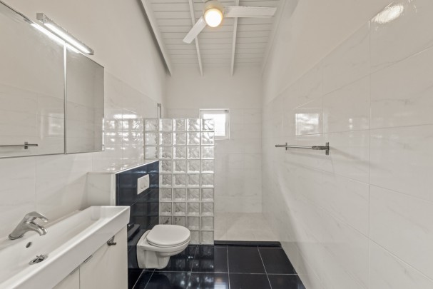 Blue Bay BB 39 &ndash; Ruime villa met zwembad en zeezicht