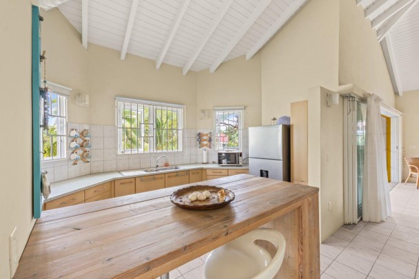 Montaña - Recompensa Park Detached 2-Bedroom Bungalow with Studio