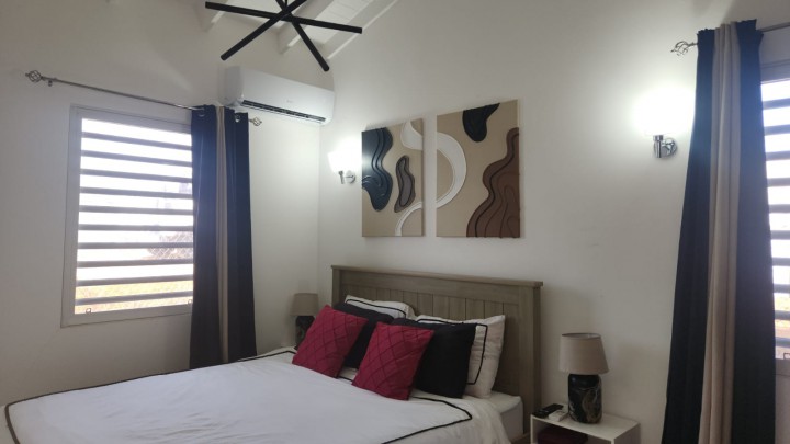 Comfortabele moderne woning met twee slaapkamers en tuinruimte