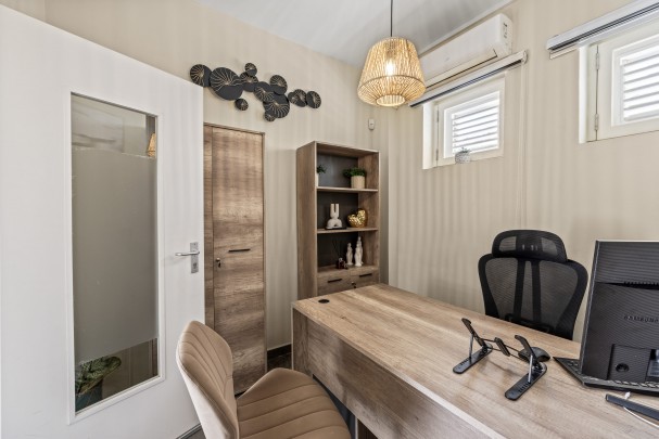 Stylish 10-Office Business Center in Historic Otrobanda