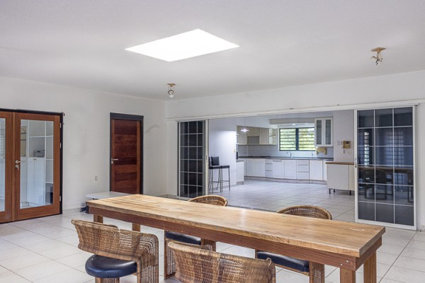 Spacious 3-bedroom villa with separate apartment