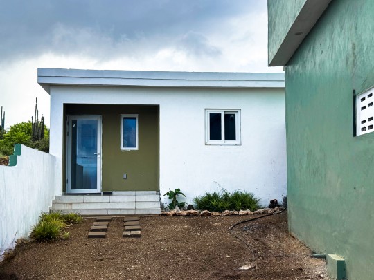 Lovely 4-Bedroom House with new Apartment in Tranquil Barber, Curaçao