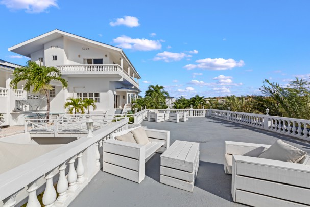 Champartments - Luxury group resort white villa on Curaçao 