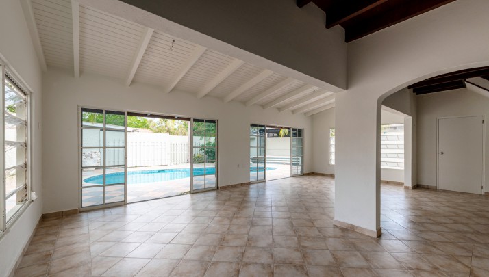 Ruime 4-slaapkamer villa met zwembad in Jan Doret