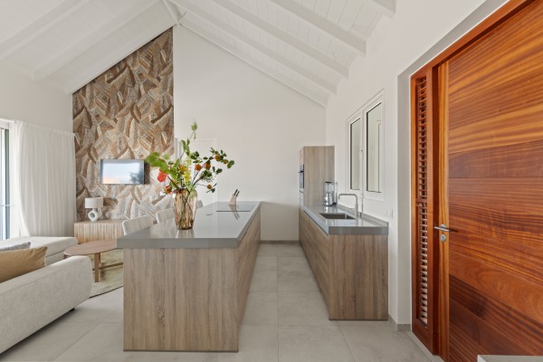 Blue Bay-Luxuriously furnished new-build penthouse in a prime location