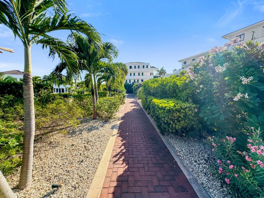 Blue Bay – Greenview Apartment with Excellent Rental Potential