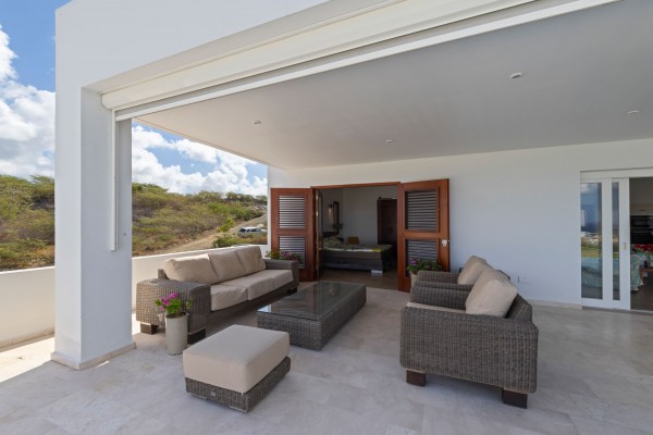 Luxury Blue Bay villa with sea view, pool & guest apartment