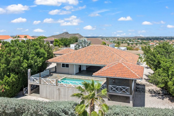 Blue Bay BB-39 – Spacious Villa with Pool and Sea View