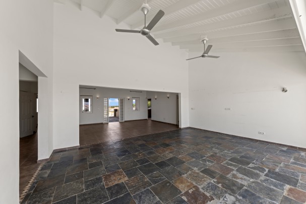 Blue Bay BB-39 – Spacious Villa with Pool and Sea View