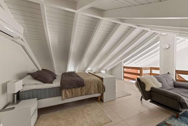 Apartment with Spacious Terrace in Vista Monta&ntilde;a