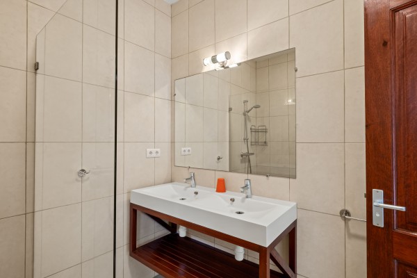 Spacious 2-bedroom apartment with large terrace in Cocolora