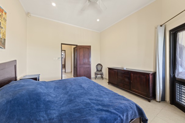 Blue Bay &ndash; Grote villa met twee ruime appartementen