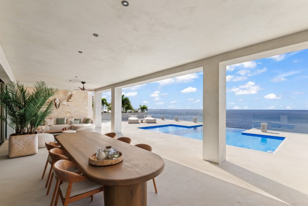 Blue Bay &ndash; Spectaculaire klif villa op exclusieve B-sectie   