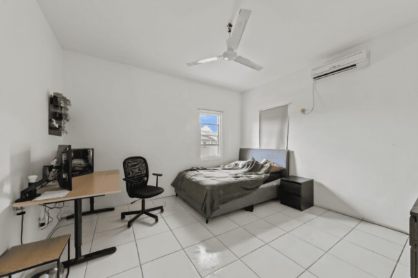 Spacious home with ocean view in central location near Mambo Beach