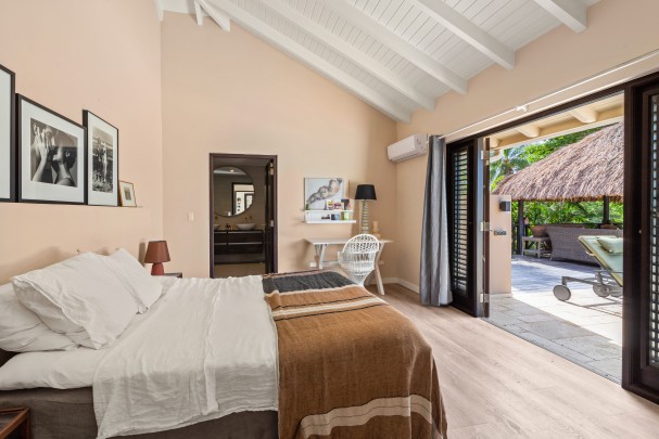 Blue Bay &ndash; Tropische villa met prachtig uitzicht 