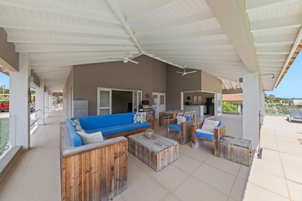 Blue Bay BO 4 – Elegant villa with unique views over the golf course