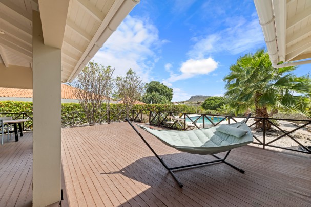 Blue Bay L-section &ndash; three-bedroom villa with a lovely outdoor space