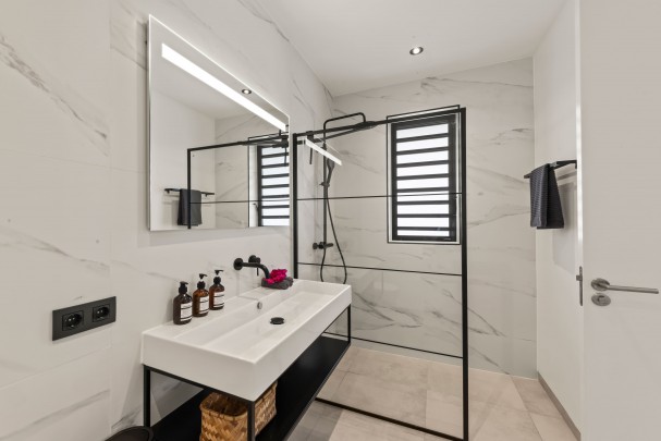 The Bank &ndash; Furnished 2-Bedroom Upper-Level Apartment