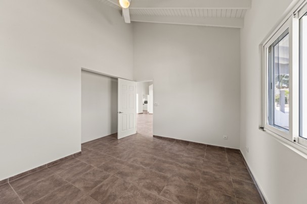 Blue Bay BB 39 &ndash; Ruime villa met zwembad en zeezicht