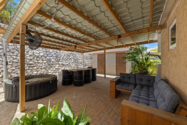 Sun Valley - Modern Detached Home with Garage on Spacious Lot