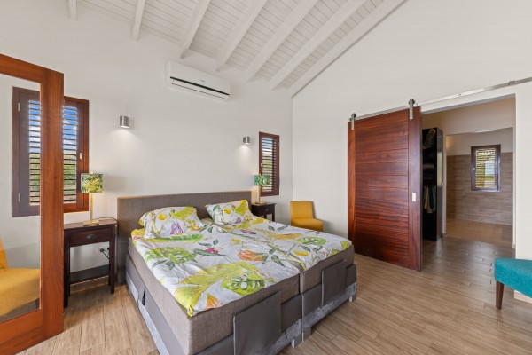 Luxury Blue Bay villa with sea view, pool & guest apartment