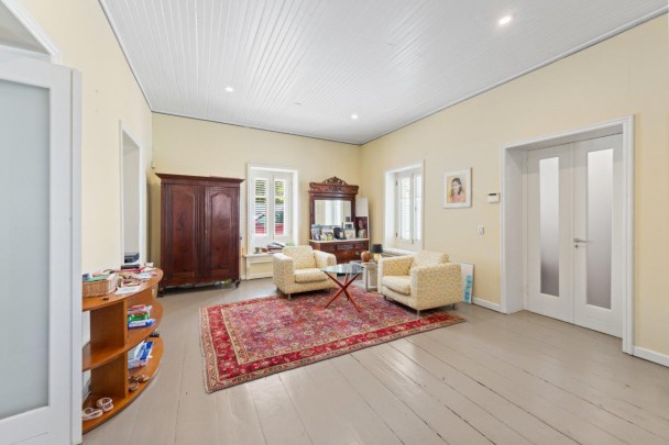 Otrobanda - Spacious monumental townhouse with city garden and parking