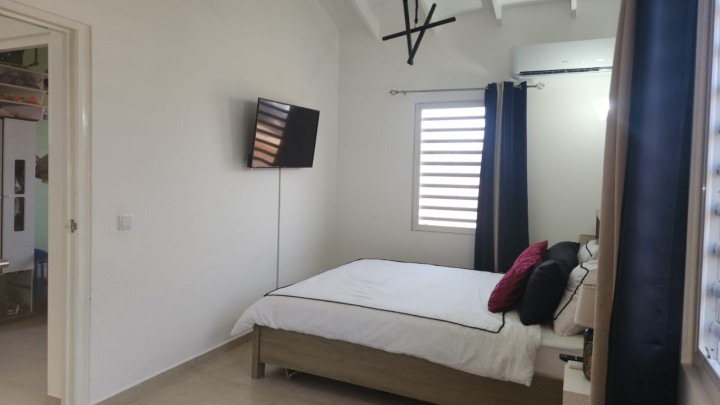 Comfortabele moderne woning met twee slaapkamers en tuinruimte