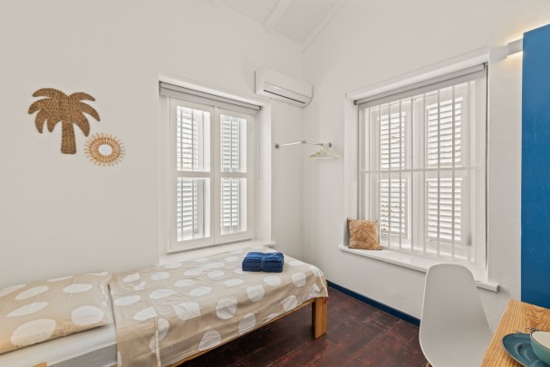 Fully operational student housing complex with 30 rooms for sale