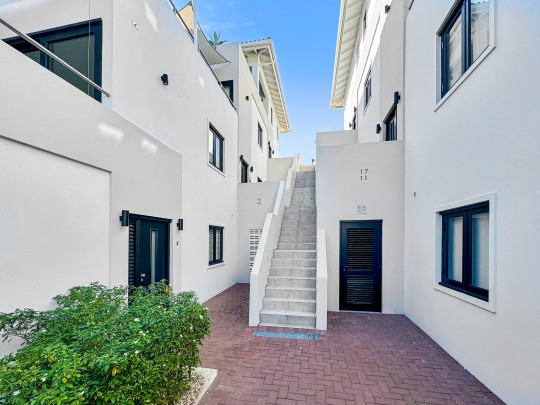 Blue Bay – Greenview Apartment with Excellent Rental Potential