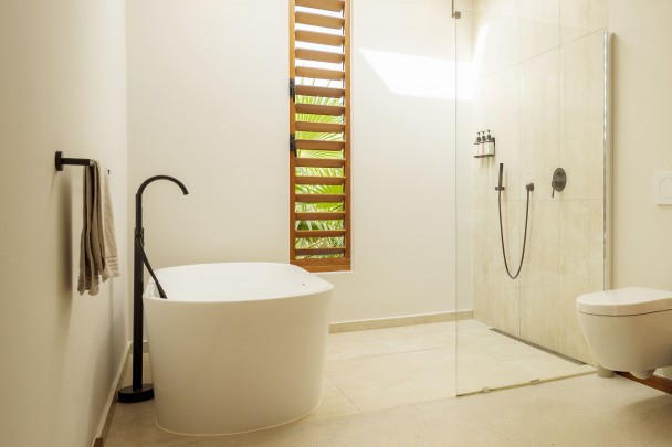 Luxury villa with pool, jacuzzi & sea view near Jan Thiel Beach