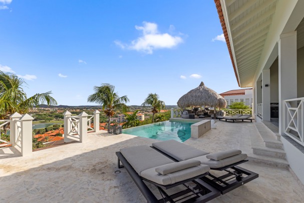 Blue Bay – Exclusive villa met adembenemend uitzicht  