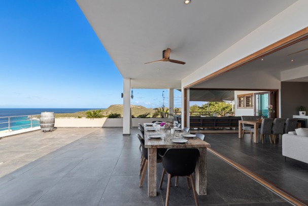 Cas Abao – Moderne 5-Slaapkamer Villa met Zeezicht