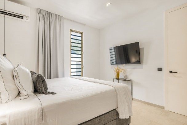 THE CAPE 6 - Exclusive apartment with sea view and private pool.