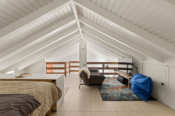 Apartment with Spacious Terrace in Vista Monta&ntilde;a