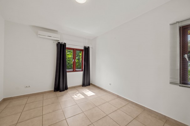 Spacious 2-bedroom apartment with large terrace in Cocolora