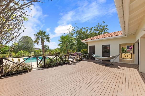 Blue Bay L-section &ndash; three-bedroom villa with a lovely outdoor space