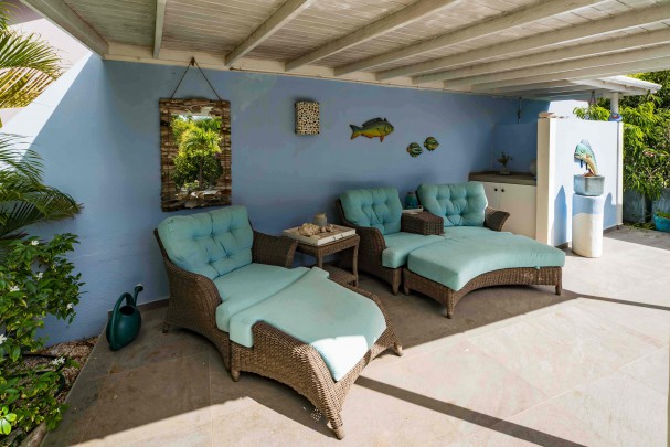 BlueBay O-35 &ndash; Ruim en sfeervol huis met appartement en zwembad