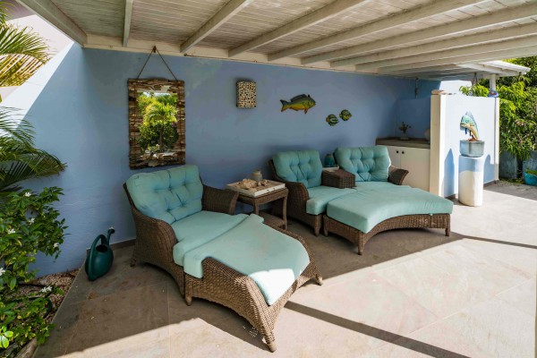 BlueBay O-35 – Ruim en sfeervol huis met appartement en zwembad