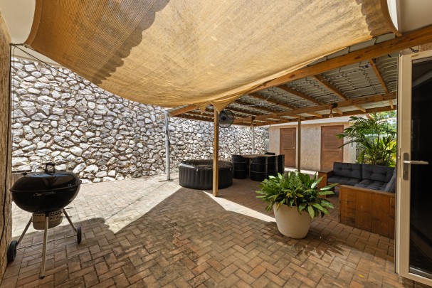 Sun Valley - Modern Detached Home with Garage on Spacious Lot