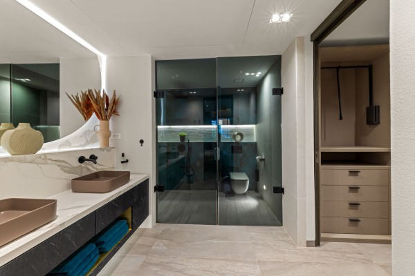 The Shore – Luxury Furnished Apartment with Direct Beach Access