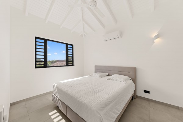 Blue Bay | Move-in ready new-build apartment with garden and pool view