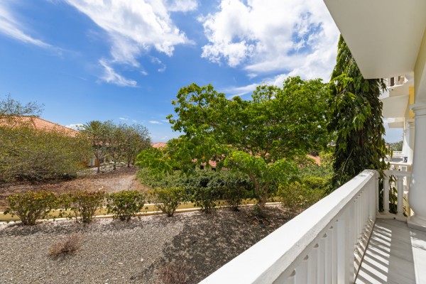 Fully Furnished 1-Bedroom Apartment with Holiday Rental Potential
