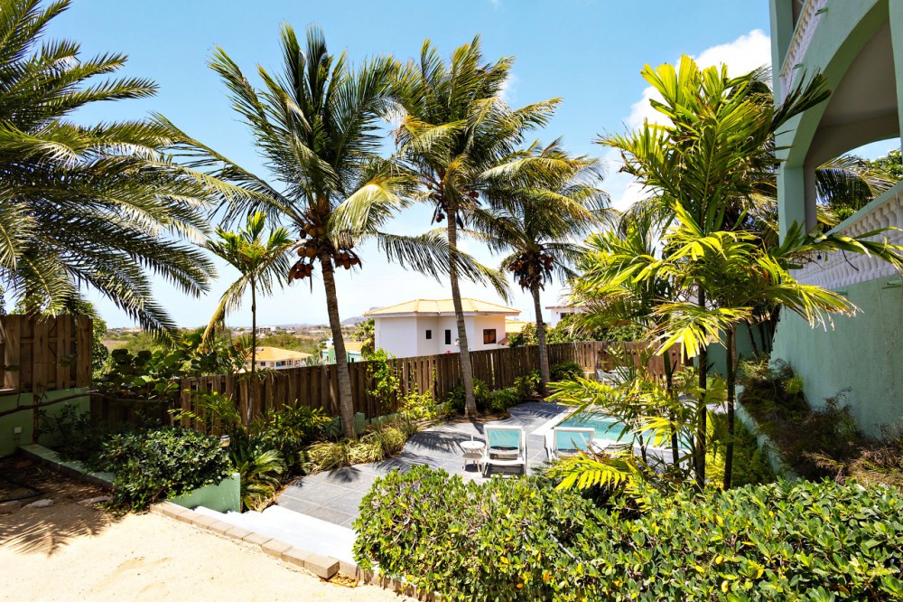 The Ambassador | An operating resort in Brakkeput Abao photo 9