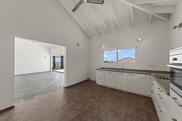 Blue Bay BB-39 – Spacious Villa with Pool and Sea View