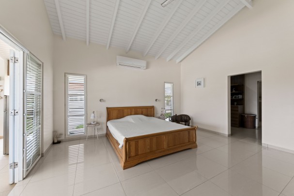 Blue Bay BO 4 &ndash; Elegant villa with unique views over the golf course