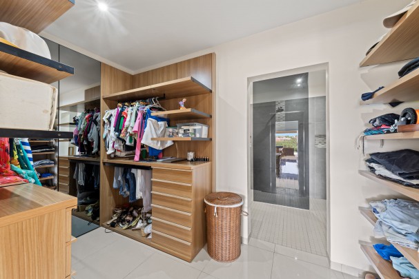 Blue Bay BO 4 &ndash; Elegant villa with unique views over the golf course