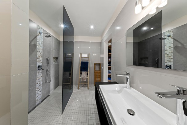 Blue Bay BO 4 &ndash; Elegant villa with unique views over the golf course